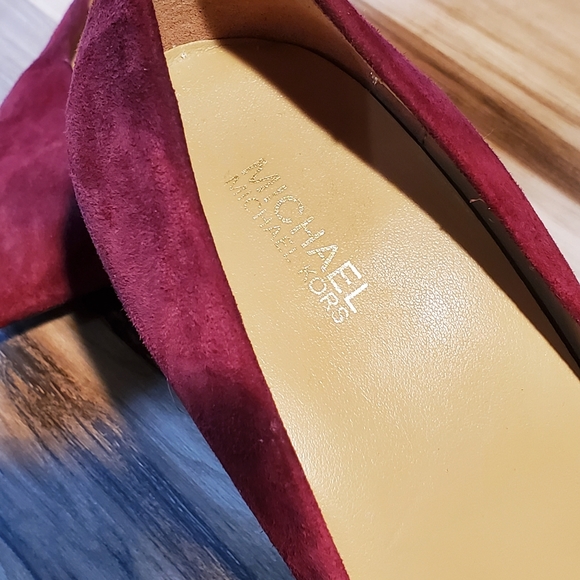 NWOB Michael Kors Wine Suede Pumps - Picture 5 of 8